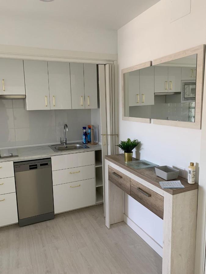 Salesas Centro Comercial Corte Ngles- Apartment