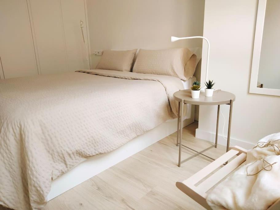 A Estrenar En Ubicación Inmejorable , Con Terraza Y Parking Incluido Apartamento Oviedo