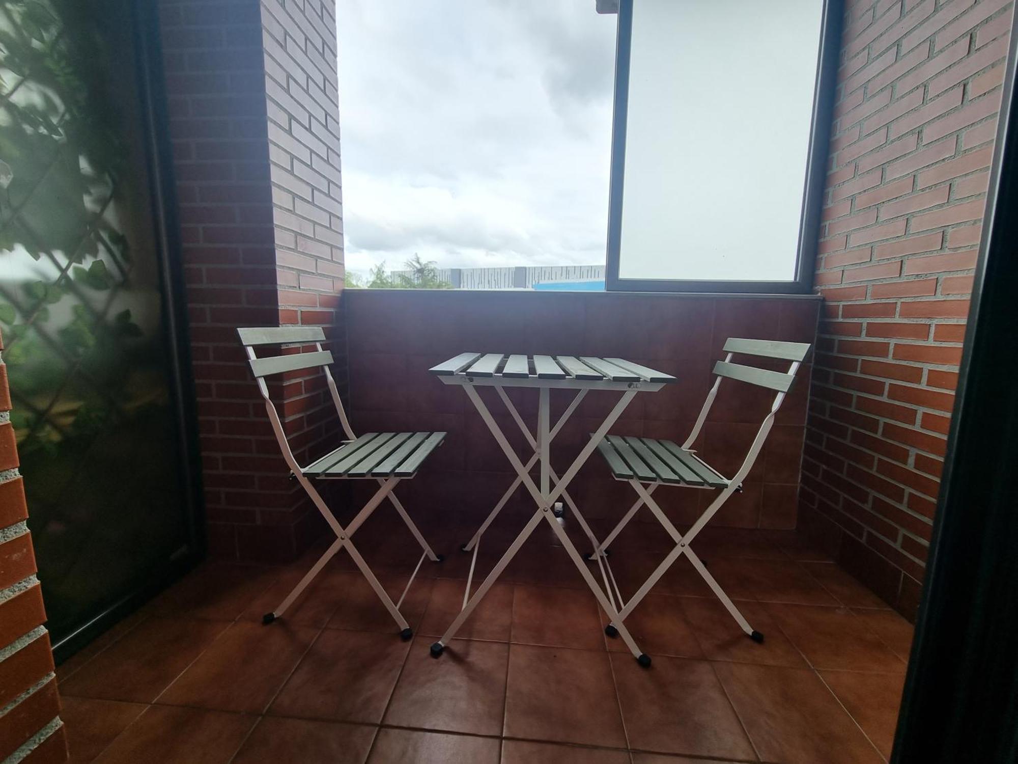 Apartment Piso Zona Hospital 7 Personas