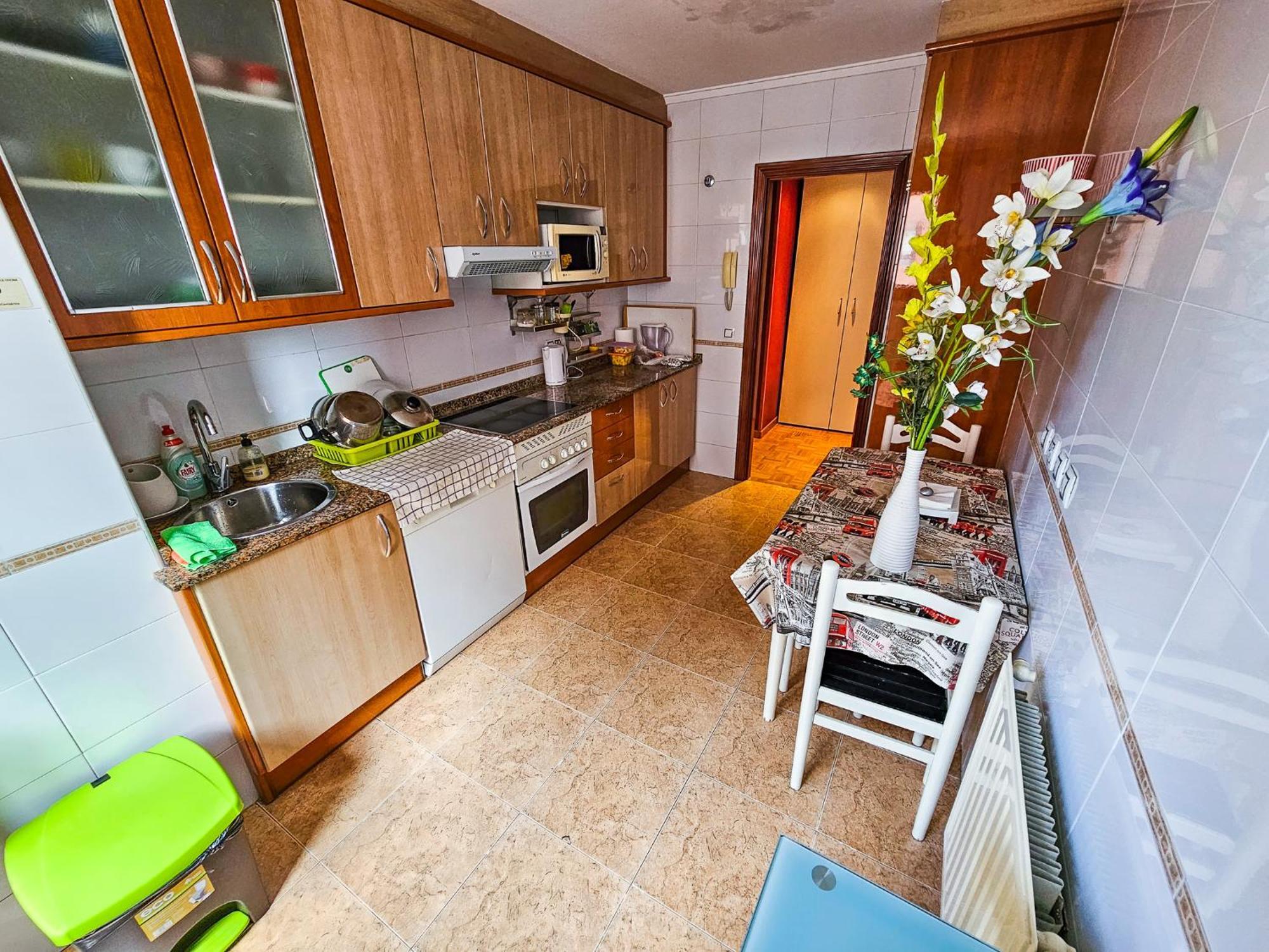 3 Large Modern Flat With Private Parking Apartamento