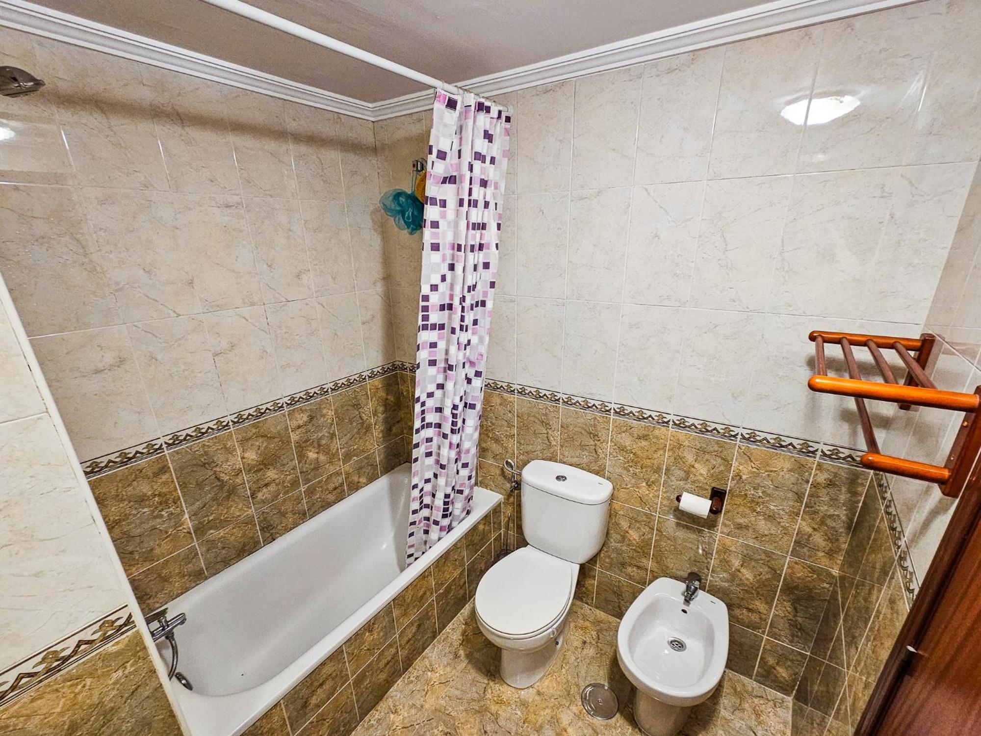 3 Large Modern Flat With Private Parking *