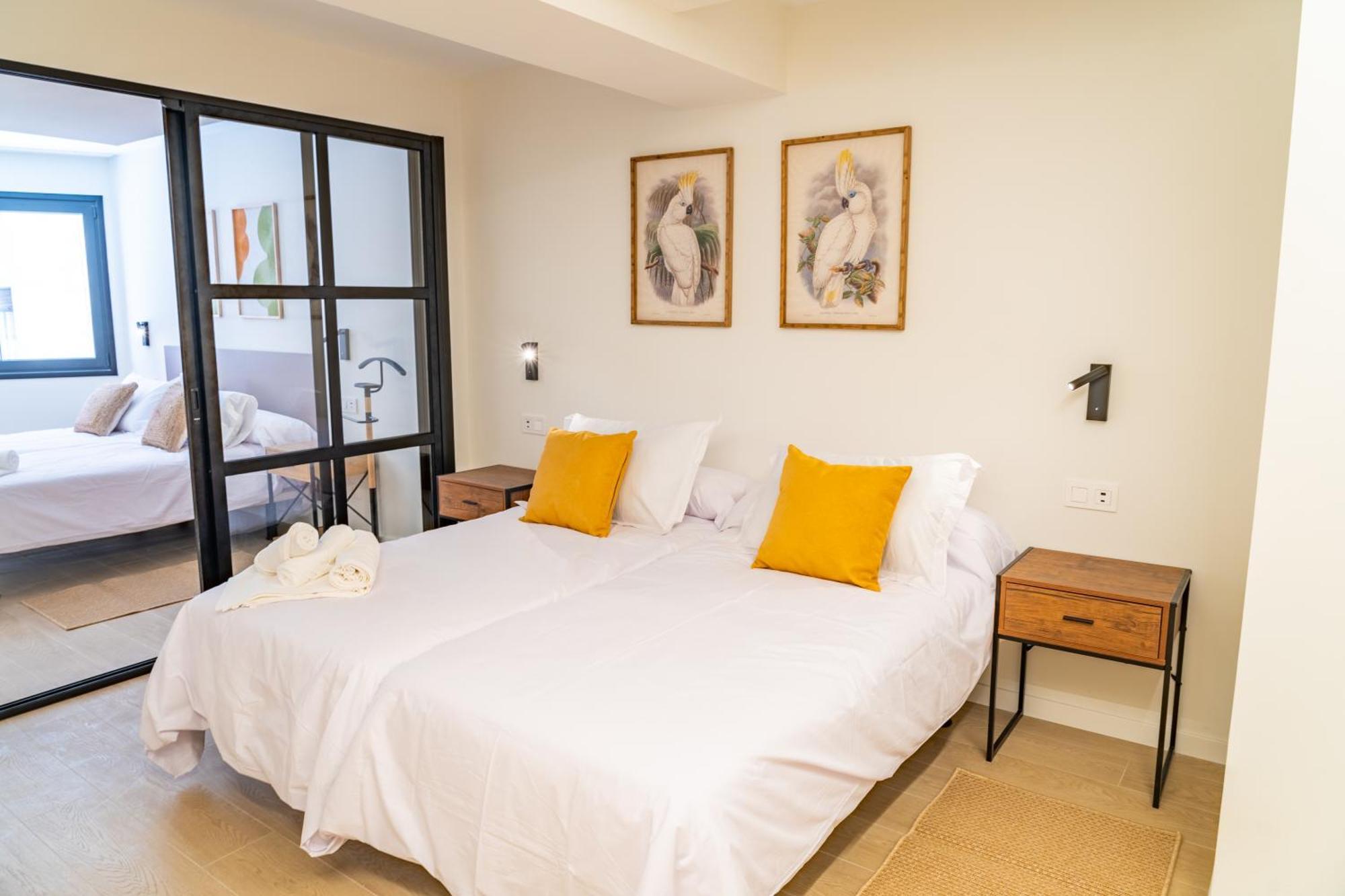 Centro By Renthas Apartment *